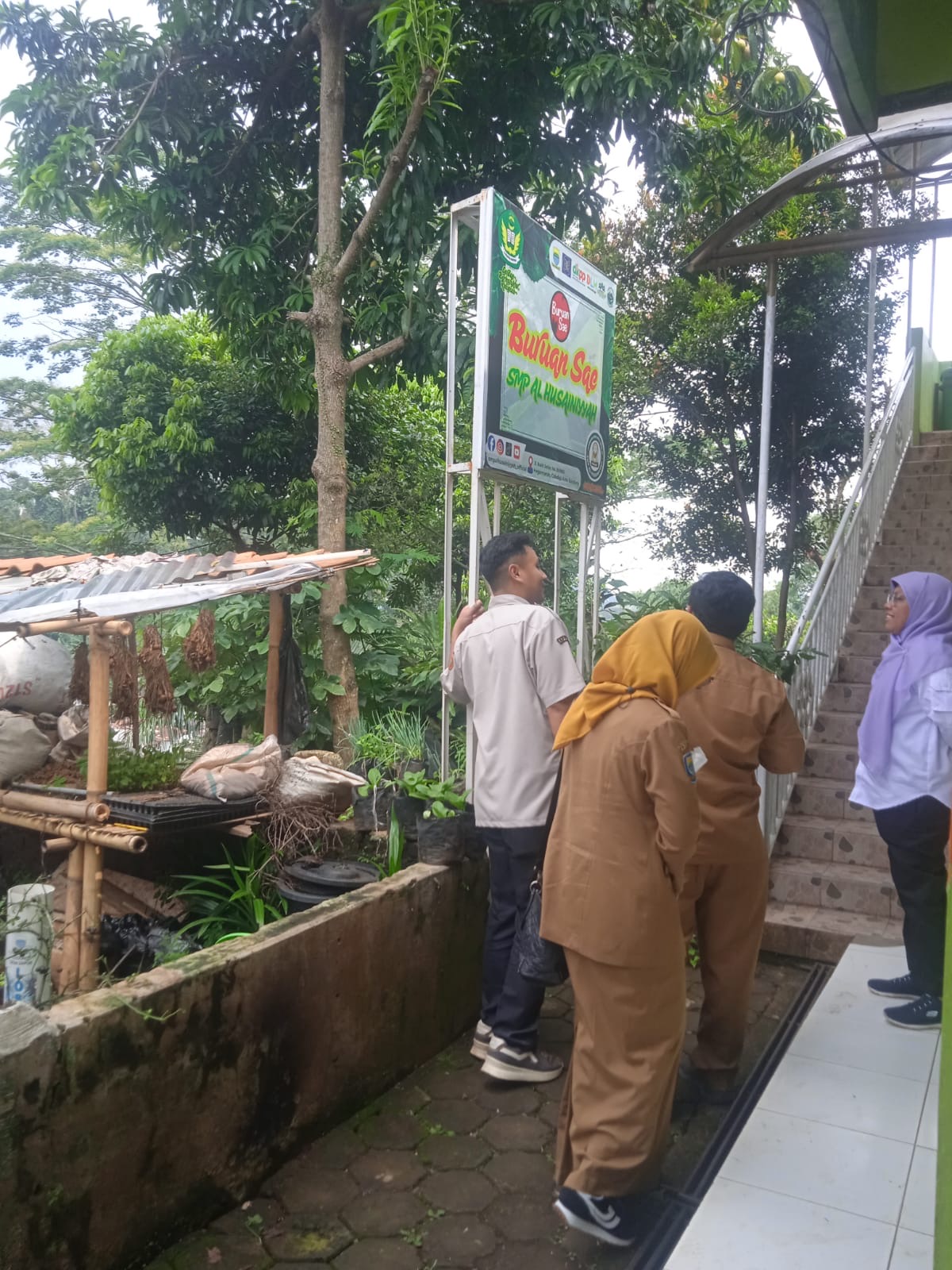 Kunjungan Kepala Bidang Ketersediaan Pangan DKPP Monitoring Program Buruan Sae di Sekolah